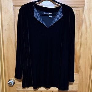 Chico's Black Velvet Long-Sleeve V-Neck Tunic with Printed Collar, Size 3/XL/16.